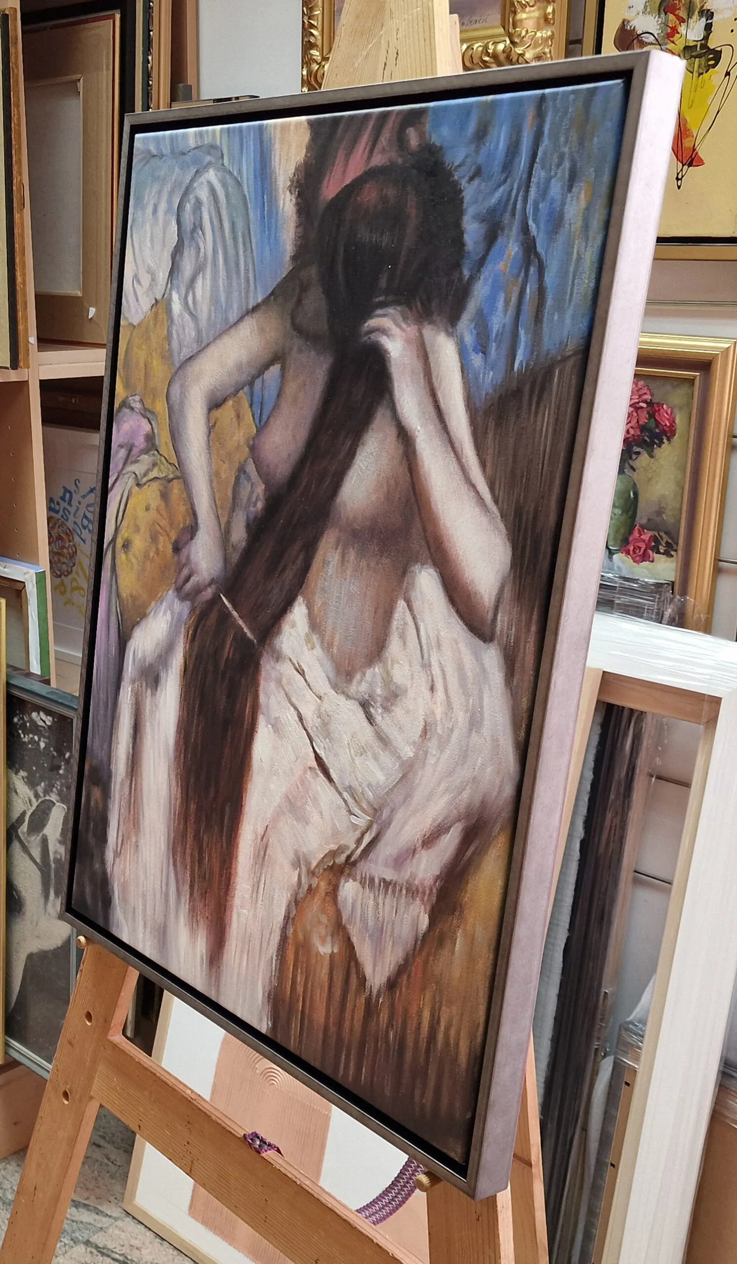 Edgar Degas – Woman Combing Her Hair - slike na platnu Edgar Degas - Ženska si počeše lase - olje na platnu - ročno slikana kopija po naročilu