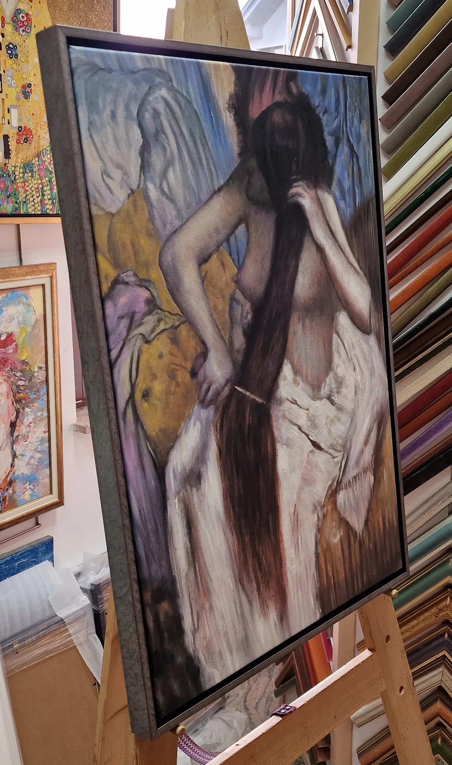 Edgar Degas – Woman Combing Her Hair - slike na platnu Edgar Degas - Ženska si počeše lase - ročno slikana reprodukcija - olje na platnu