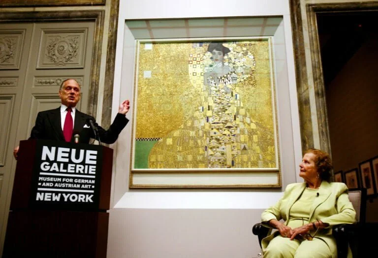 Ron Lauder und Marie Altman mit einem Bild von Adele Bloch Bauer