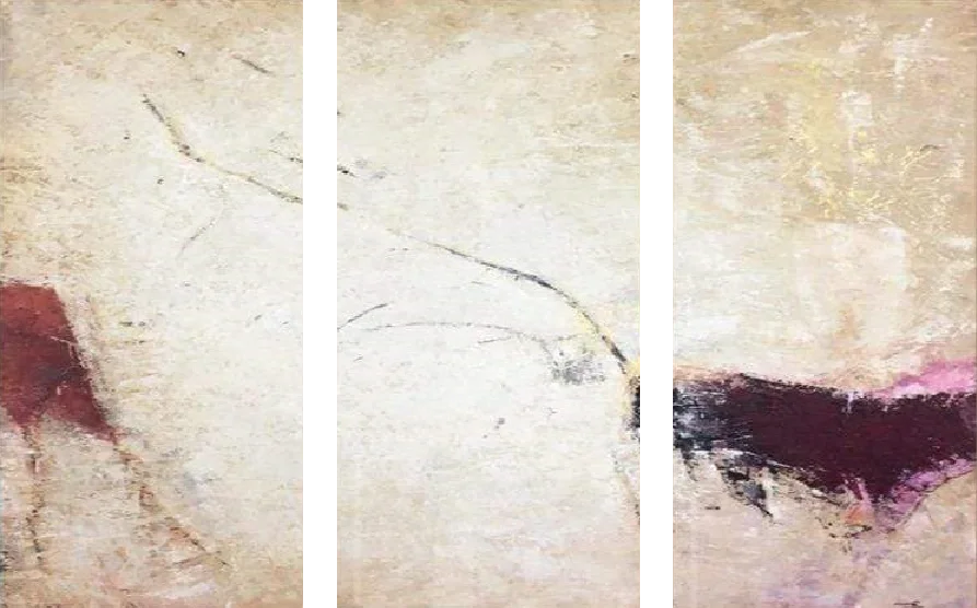 Stille Felder – cremefarbene strukturierte Abstraktion mit weinroten und rosa Akzenten, handgemaltes dreiteiliges Ölgemälde auf Leinwand