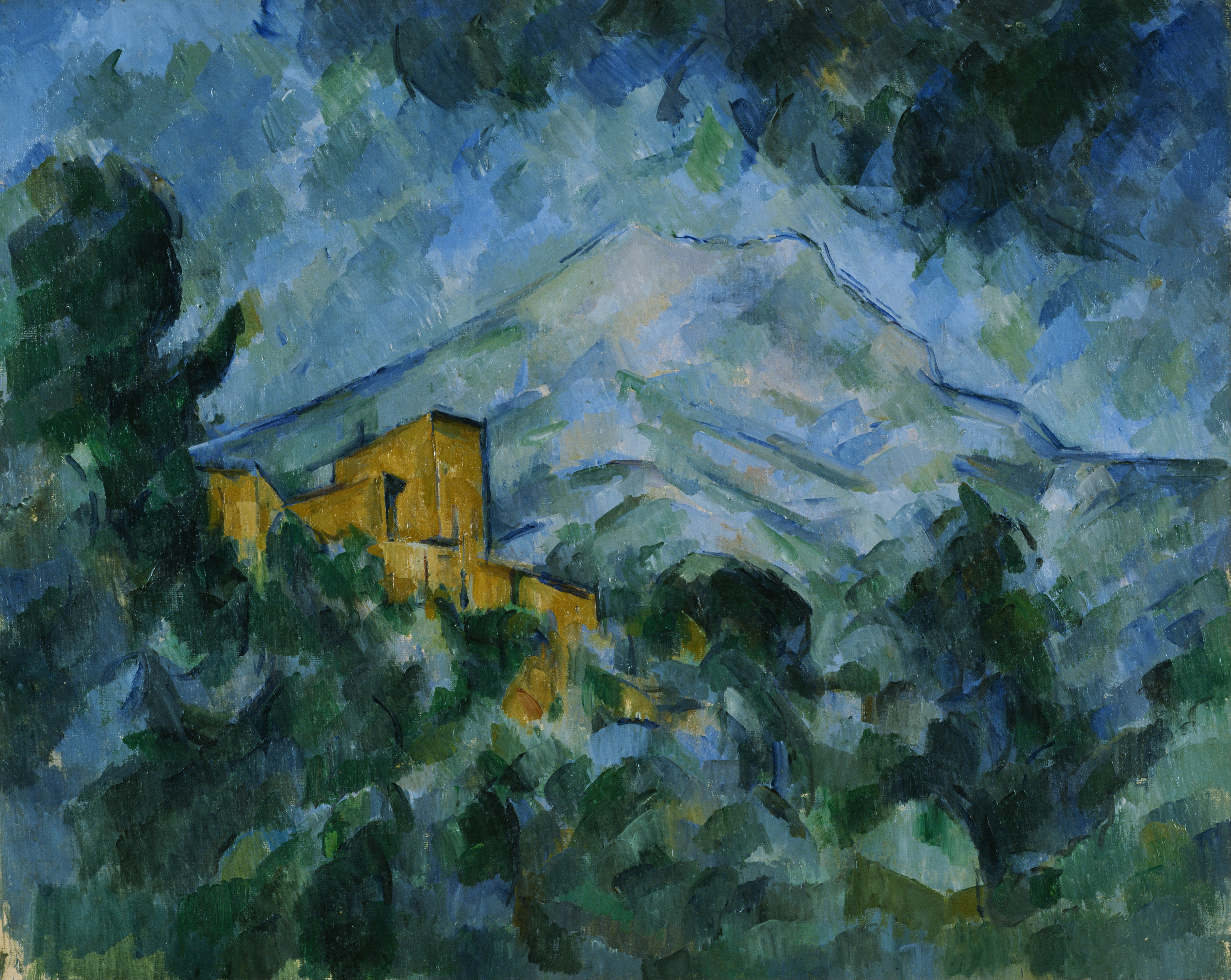 Med temno zelenim drevjem se levo vidi okrasta stavba Château Noir s temnimi okenskimi odprtinami, za njo pa svetlo modrosiva masa gore Sainte-Victoire pod modrozelenim nebom, Paul Cézanne, 1904–1906