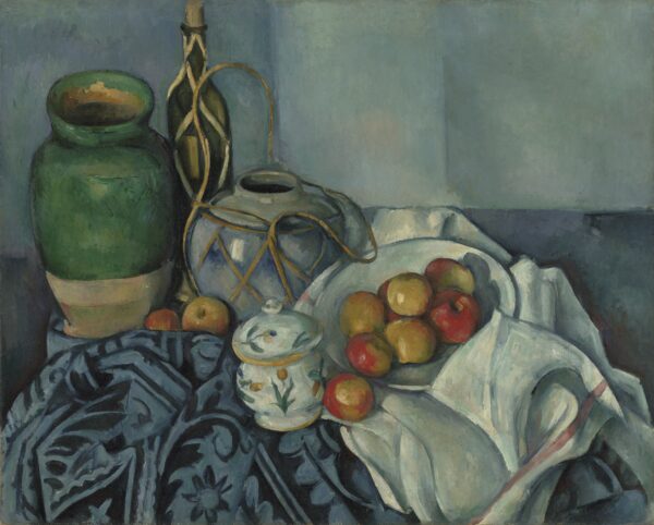 Na mizi z modro vzorčasto tkanino in belim prtom z rdečo progo stojijo zelen lonec za olive, s slamo ovita steklenica, ingverjev lonček, sladkornica in krožnik z jabolki, Paul Cézanne, 1893–1894
