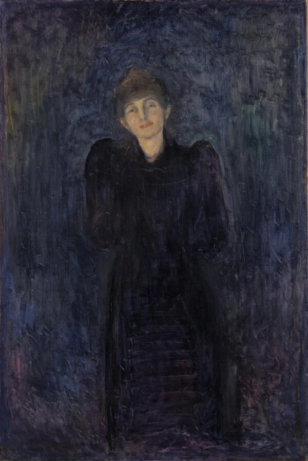 Edvard Munch, Dagny Juel Przybyszewska: una giovane donna in abito scuro lungo fino a terra sta in piedi davanti a un fondo azzurro profondo, il viso pallido unico accento caldo; riproduzione dipinta a mano.