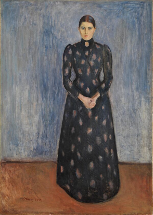 Edvard Munch, Inger in Schwarz und Violett: eine junge Frau in dunklem, bodenlangem Kleid steht aufrecht vor einer blaugrauen Wand, die Hände vor der Taille gefaltet, an der Kehle eine ovale Kamee; handgemalte Reproduktion.