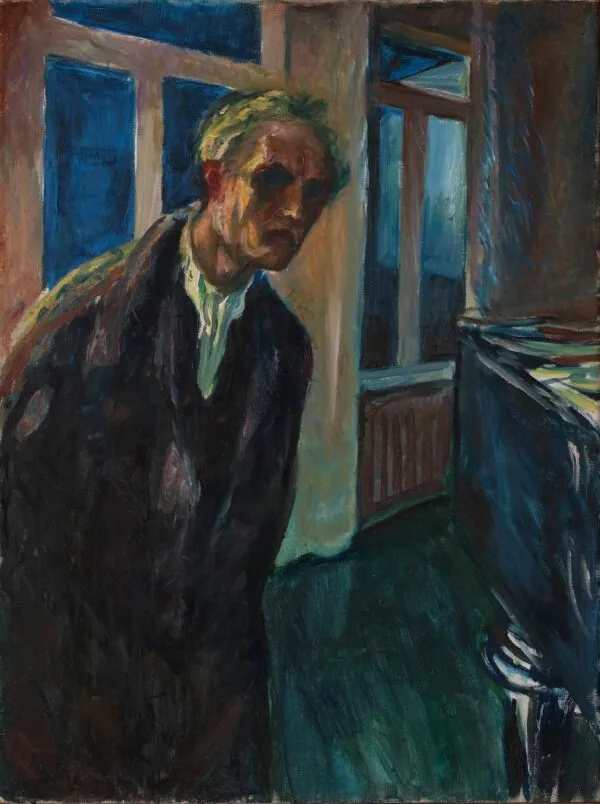 Edvard Munch, Il nottambulo – tardo autoritratto: un uomo con un cappotto blu scuro sta in una stanza buia davanti a finestre piene di blu notturno, gli occhi due cavità scure; riproduzione dipinta a mano.