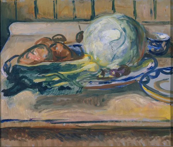 Edvard Munch, Natura morta con cavolo: un grande cavolo su una tovaglia chiara, accanto cipolle bruno-rossicce, foglie verde scuro e una tazza bianca e blu; riproduzione dipinta a mano.