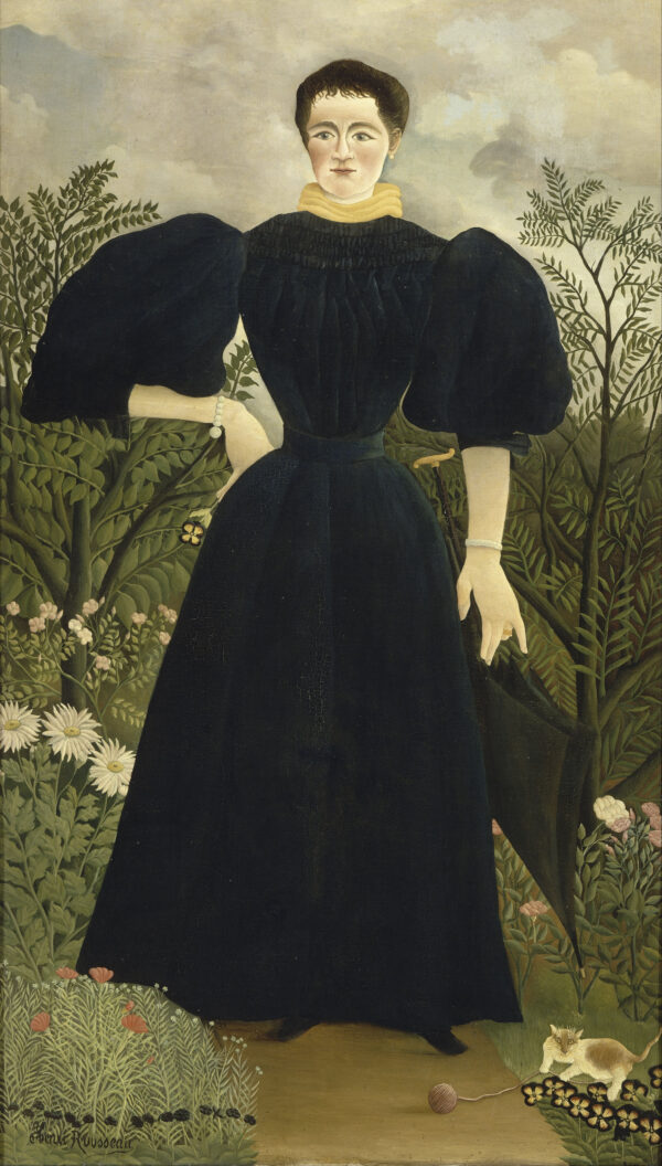 Madame M. portréja, Henri Rousseau – sötét ruhás, buggyos ujjú, sárga galléros nő áll a zöldben, jobb alul macska és gombolyag