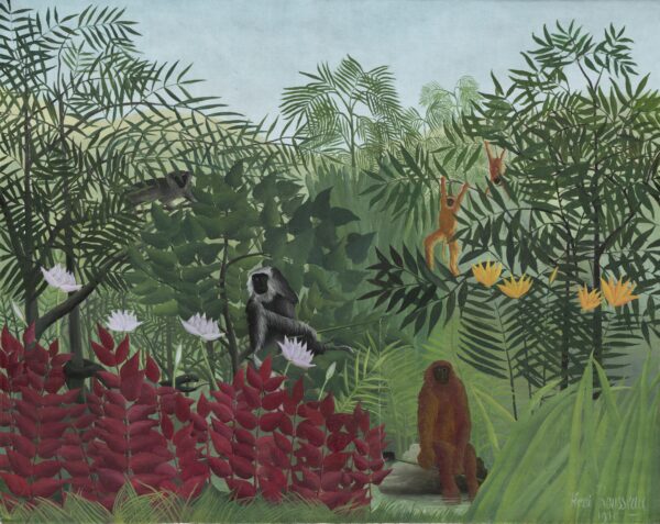 Henri Rousseau, Tropenwald mit Affen, 1910 - ein grauer Affe mit dünner Stange, zwei orangefarbene Affen hängen oben rechts, links ein weinroter Strauch und weiße Seerosen