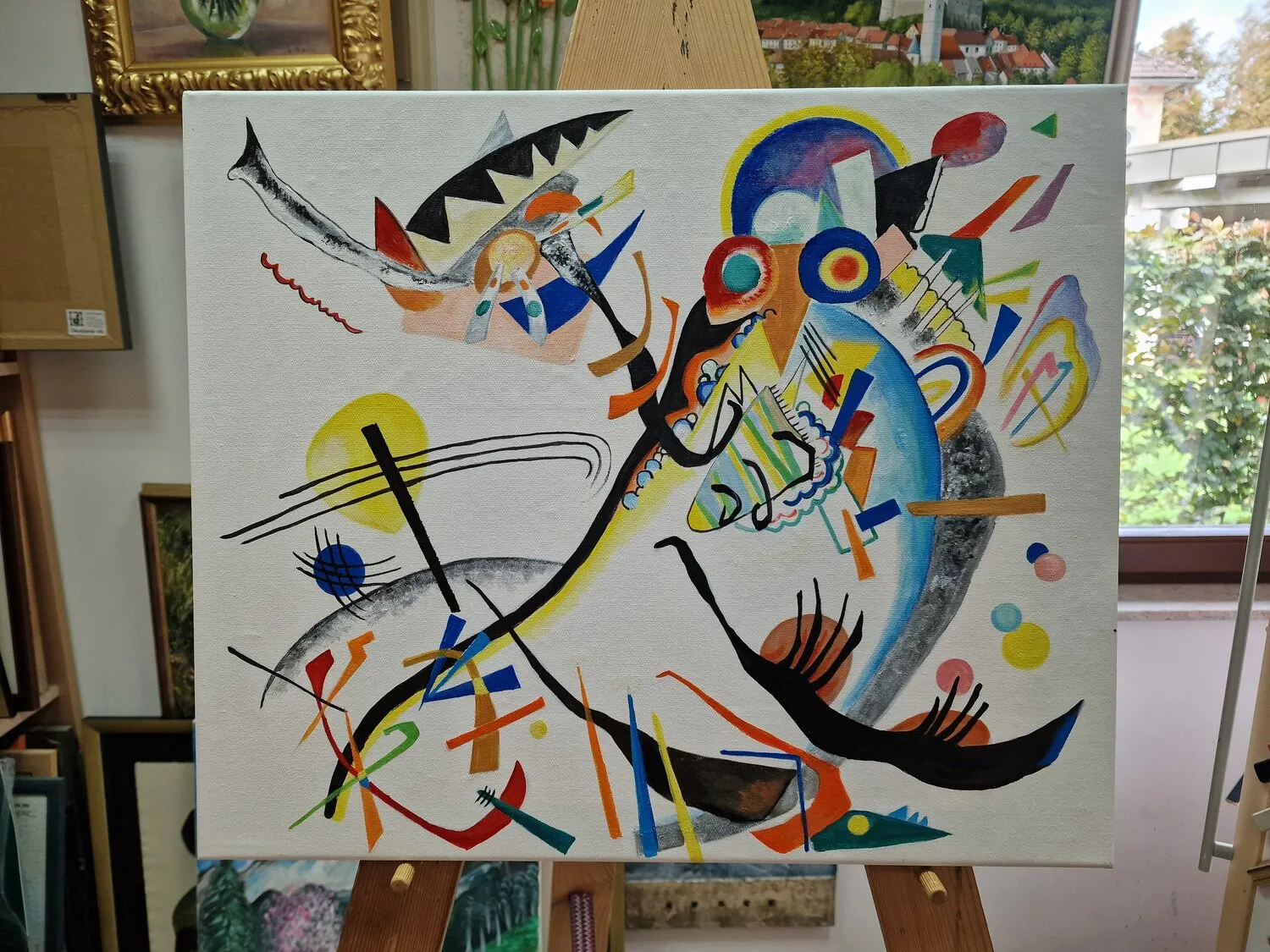Vasilij Kandinski – Modri segment – ročno naslikana slika na platnu – fotografija 1 Vassily Kandinsky – Segment bleu – tableau peint à la main sur toile, sur un chevalet dans l’atelier d’encadrement, vue de face