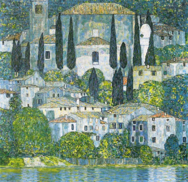 Gustav Klimt – Cerkev v Cassoneju – izvirnik, vas na pobočju ob Gardskem jezeru s cerkvijo, zvonikom in temnimi cipresami nad modro zeleno vodo – olje na platnu