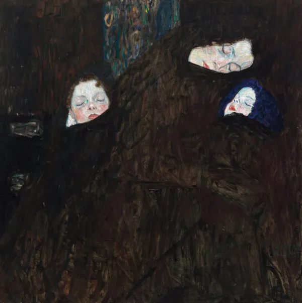 Gustav Klimt – Mati z dvema otrokoma – izvirnik v Belvederu na Dunaju, trije bledi speči obrazi nad temno odejo – olje na platnu