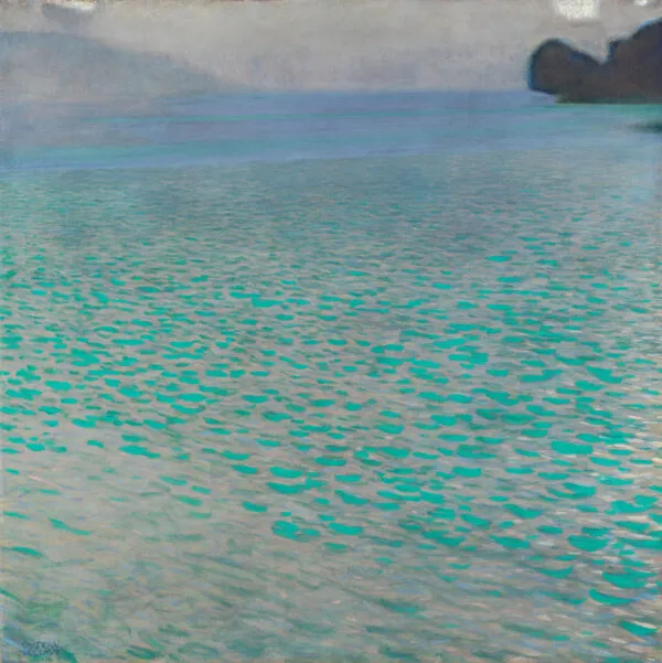 Gustav Klimt – Ob jezeru Attersee – izvirnik, turkizna in srebrno siva gladina jezera s temnim gozdnatim otokom zgoraj desno – olje na platnu
