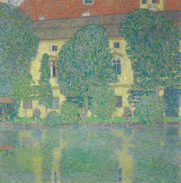 Gustav Klimt – Grad Kammer ob Atterseeju III – izvirnik, rumeno pročelje gradu za okroglimi zelenimi drevesi in bledo jezero spodaj – olje na platnu
