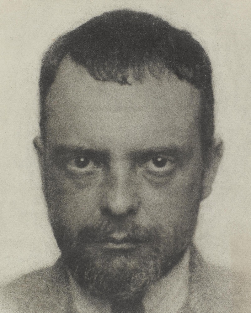 Paul Klee, photograph by Hugo Erfurth (1922), detail