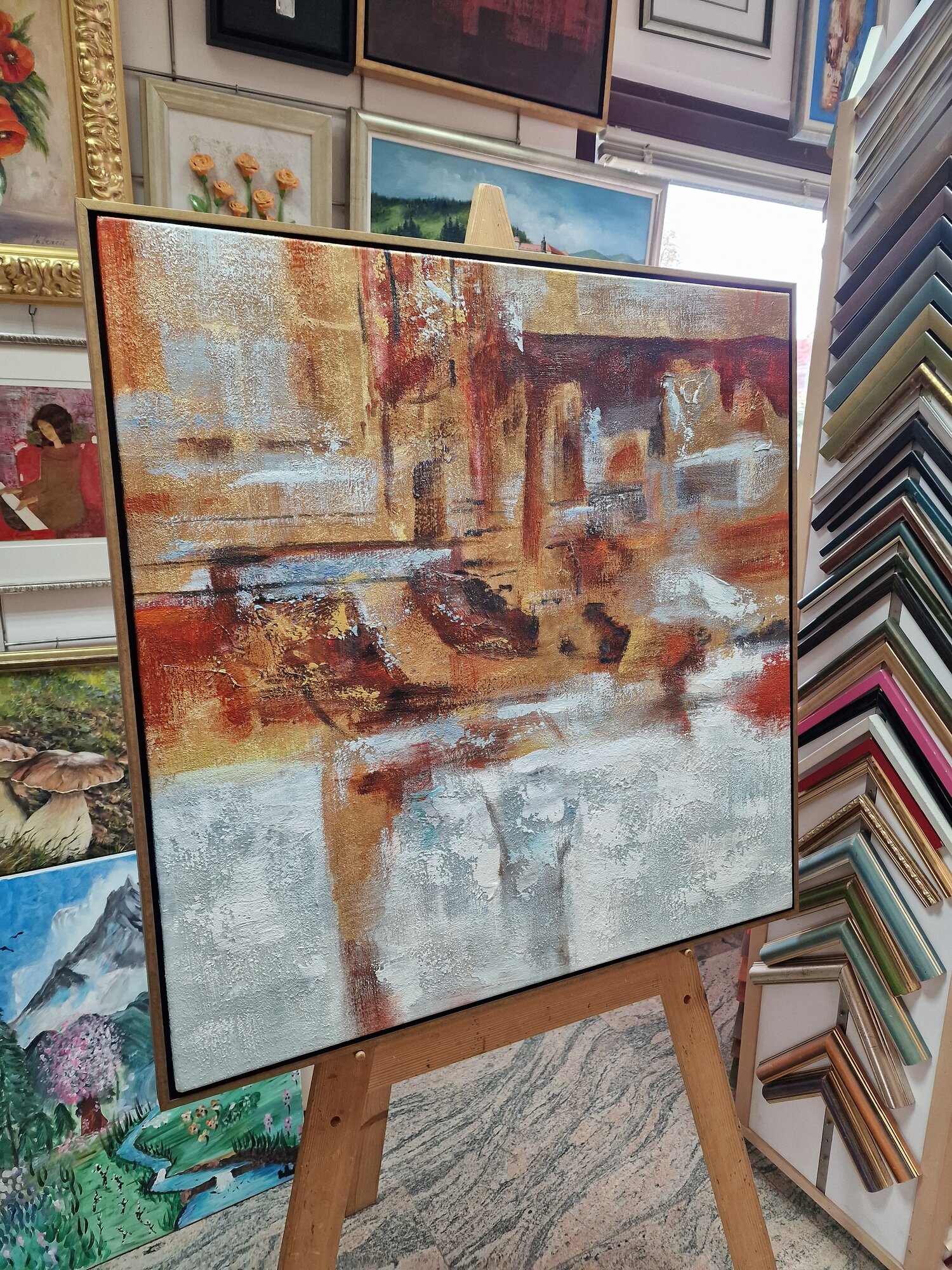 Tableau abstrait – Vieille fresque – tableau sur toile sur un chevalet, vue de côté – partie gauche, dans un cadre au choix en option