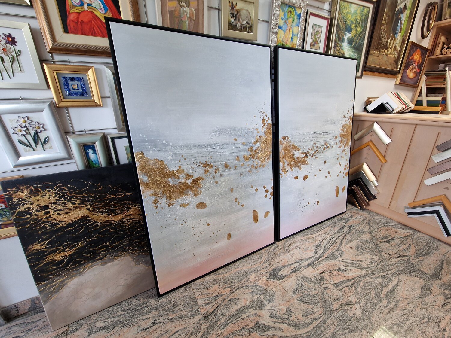 Canvas painting – Golden Drops – two canvases side by side, side view, in a frame you can choose as an option