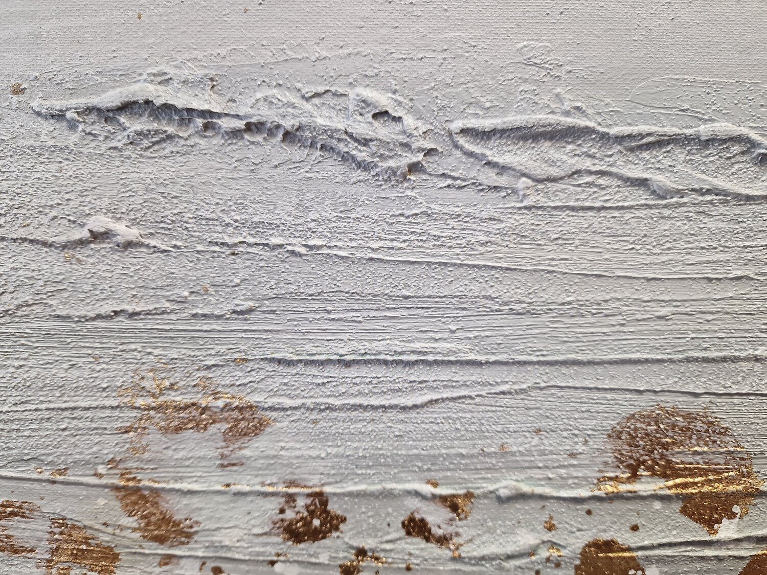 Canvas painting – Golden Drops – close-up of the hand-painted brushstrokes on the canvas
